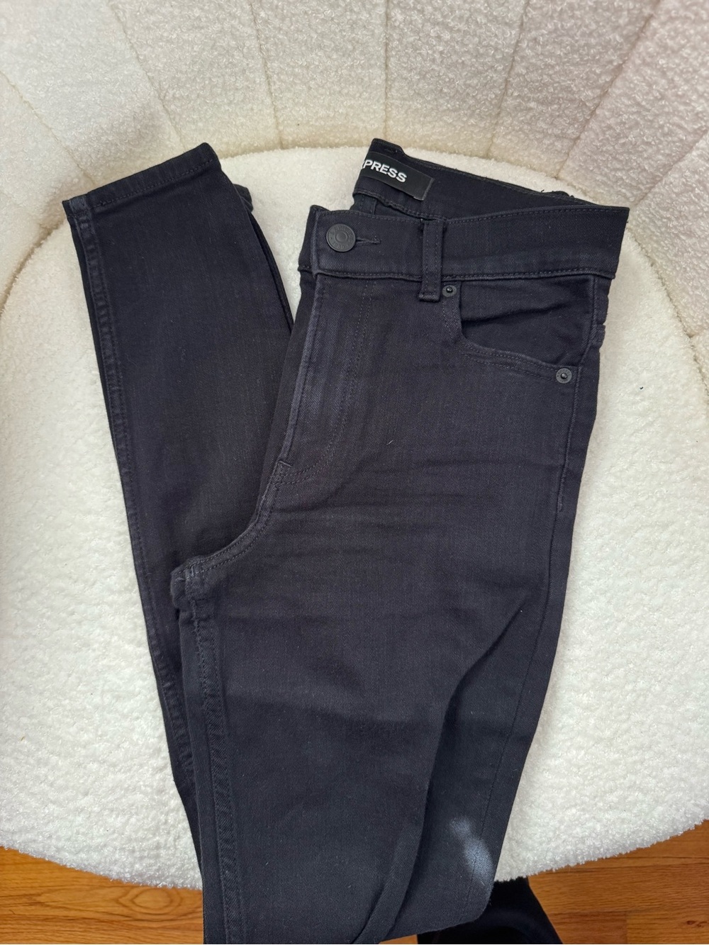 Express Women's Black High-Rise Skinny Distressed Jeans in Size 2R